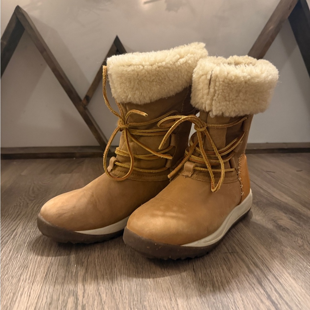 Ulu Raven Leather & Shearling Boots